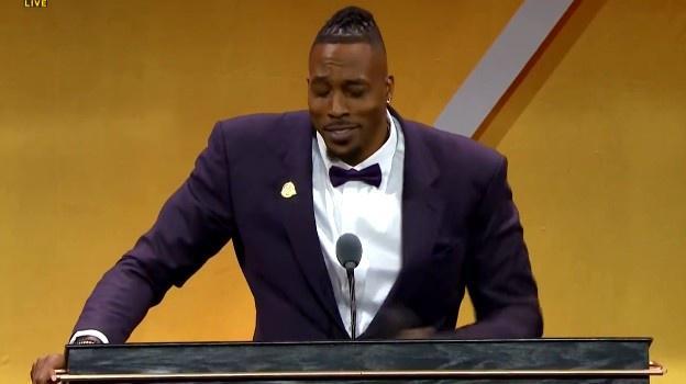 霍华德名人堂演讲期间导播切出詹姆斯特写镜头：勒布朗在这里啊